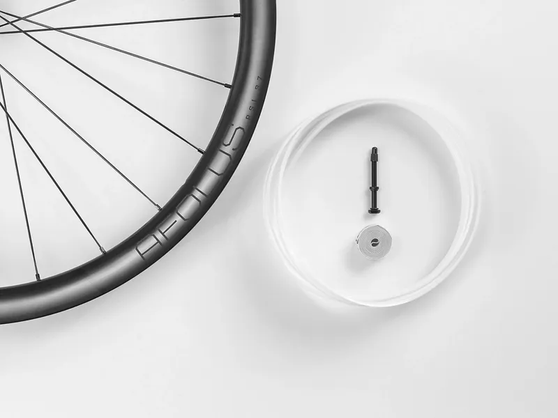 Bontrager Aeolus RSL 37 TLR Disc Road Wheel - Rear-3